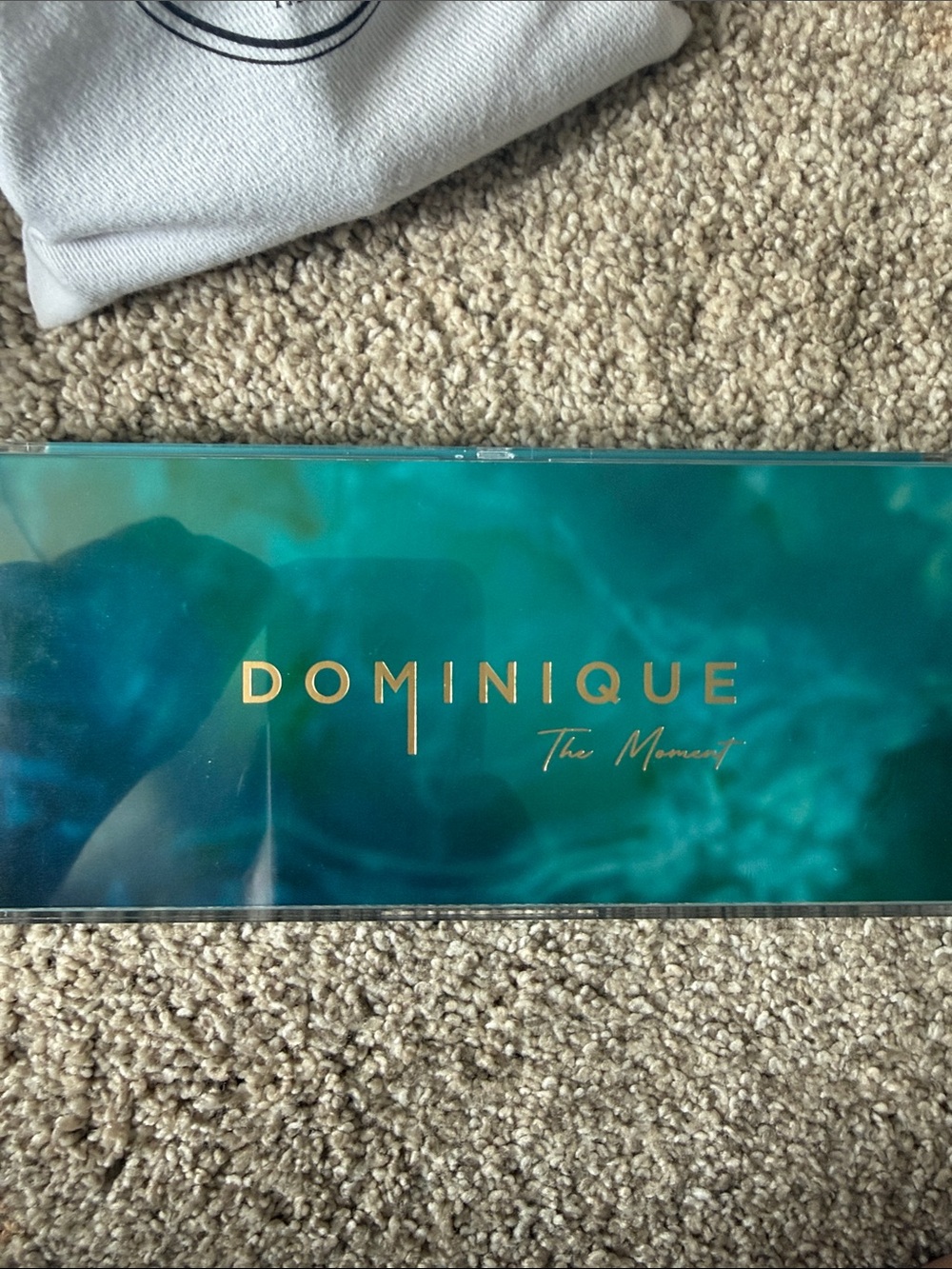 Dominique cosmetics the moment eyeshadow palette
